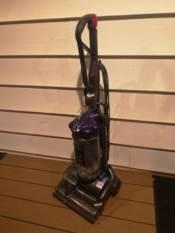 Dyson D28 in Vacuums in Sarnia - Image 2