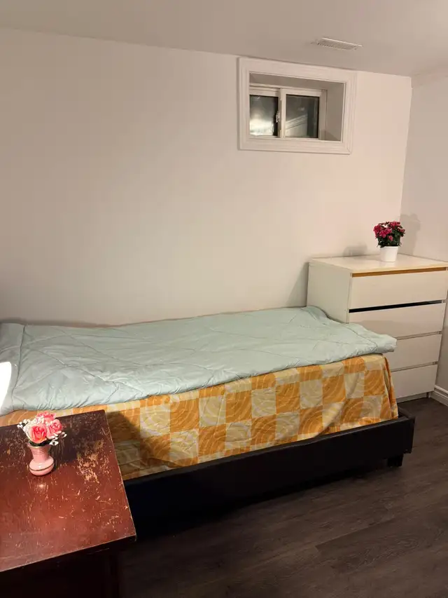 Private Room near Seneca College