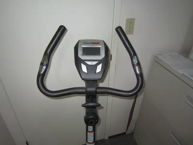 HEALTH RIDER EXERSIZE BIKE in Exercise Equipment in Prince Albert - Image 3