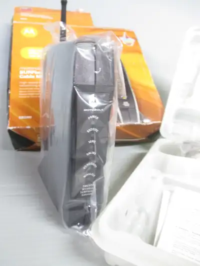 Motorola SURFboard SBG900 Wireless Cable Modem Gateway NEW, View more