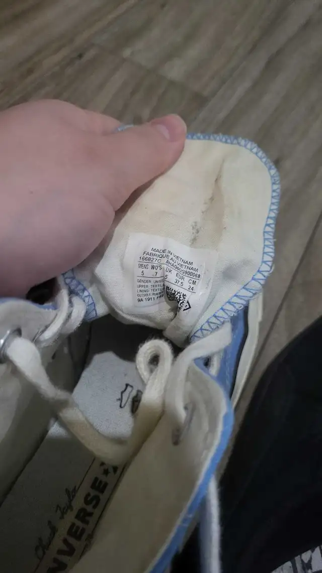 lot of women sneakers, size 7. Nike/Jordan, Converse, Vans, Puma in Women's - Shoes in City of Montréal - Image 8