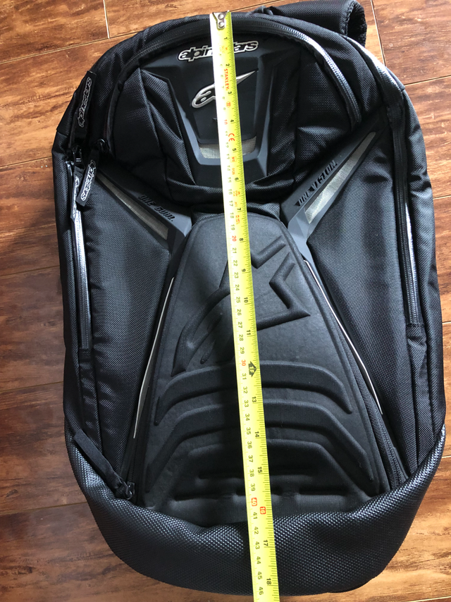 motorcycle backpack $200 cash. Ad remove once sold in Motorcycle Parts & Accessories in Mississauga / Peel Region - Image 4