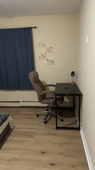 A furnished Private Room for Rent in 2 bedroom ground floor apartment; Glen Stewart Drive in Stratfo...