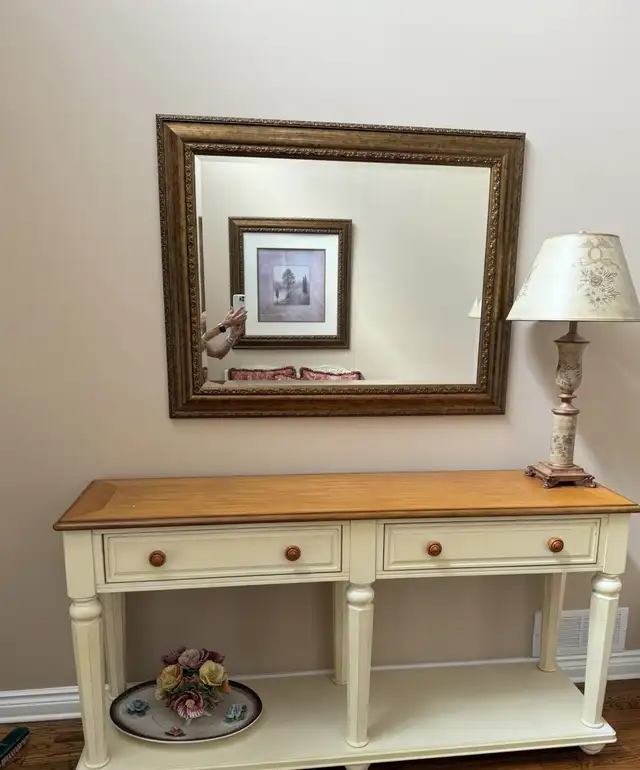 Table hutch pier one in Hutches & Display Cabinets in Ottawa - Image 2