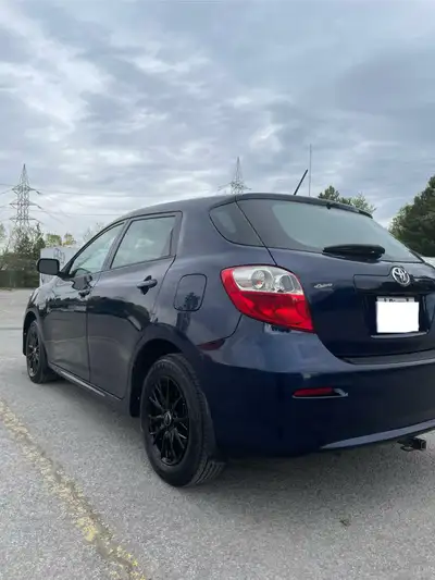 Toyota Matrix 2012 165 615 km FWD BLUE exterior White/Grey Interior The 2012 Matrix features an effi...