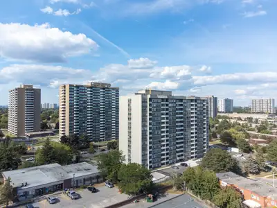 Room for Rent Near Seneca College $1000 all included!
