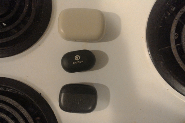 Wireless earbuds in Headphones in Edmonton