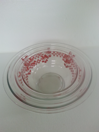 Pyrex Red Cherry/Gingham Checkered Clear Nesting Mixing Bowls in Kitchen & Dining Wares in City of Toronto - Image 6