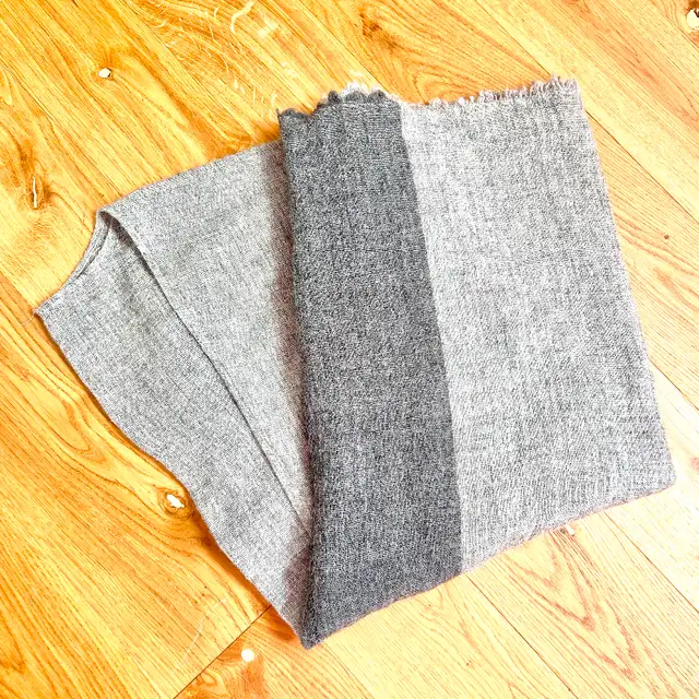 Cashmere Italian Kimono Shawl in Women's - Tops & Outerwear in Markham / York Region - Image 3