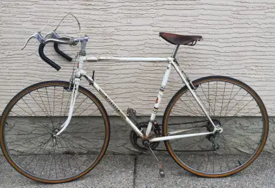 A classic bike in good working condition. 27" Frame. Original ADGA La Chatillonnaise 28A leather sad...