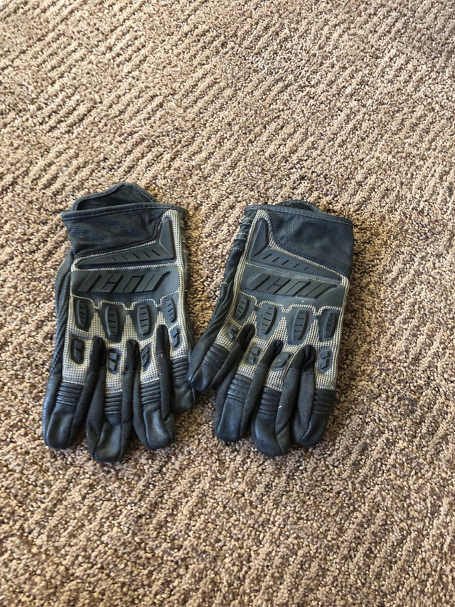 Icon motorcycle gloves in Motorcycle Parts & Accessories in Ottawa
