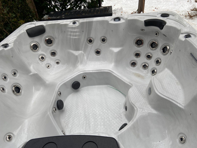 Door Crasher Sale! New 8 Seaters- Fully Loaded- Free Delivery PT in Hot Tubs & Pools in Peterborough - Image 4
