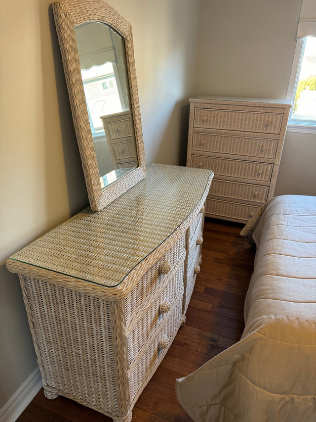 5 Piece Bedroom Furniture Set in Dressers & Wardrobes in Ottawa - Image 2