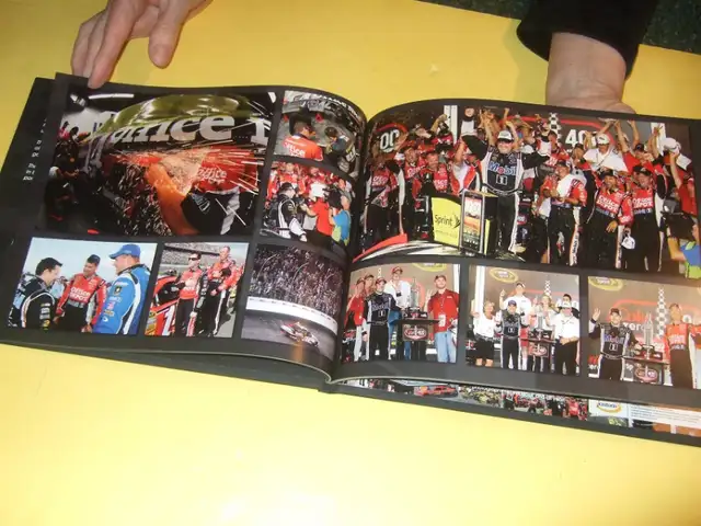 NASCAR TONY STEWART signed  SEASON iii  2011 / iv 2012 Gene Haas in Non-fiction in Oakville / Halton Region - Image 10