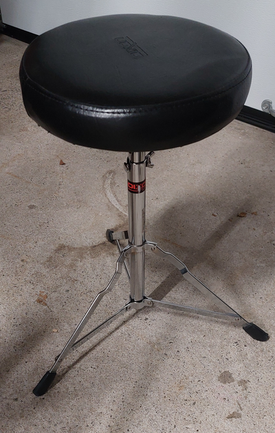 Musical drum throne, portable,lightweight and ajustable height. Ideal for drummer or musician. Make...