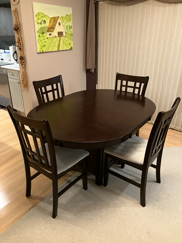 5-Piece Dining Set - 42-60" With Removeable Leaf Extension