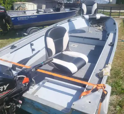 Great, stable fishing boat. 14.5 ' Princecraft Pro series 142 BT. 2016 15 hp merc with very low use....