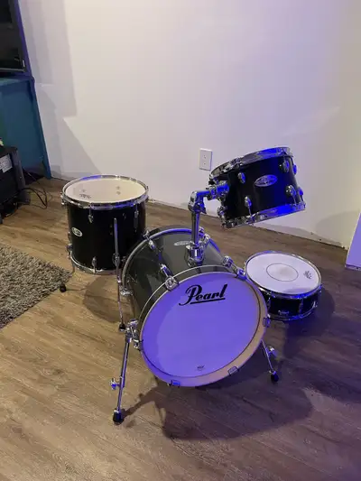 Excellent condition compact drumset. Comes with 2 travel bags that all of the drums fit into. Snare,...
