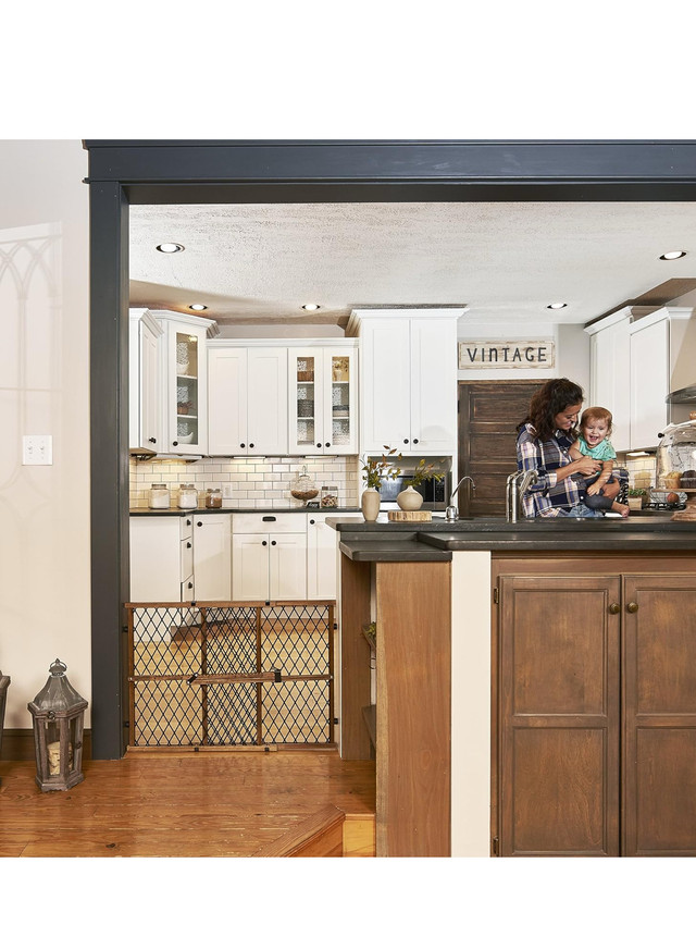 EVENFLO POSITION & LOCK WIDE  - 23"H X 26 TO 4 in Gates, Monitors & Safety in Barrie - Image 3