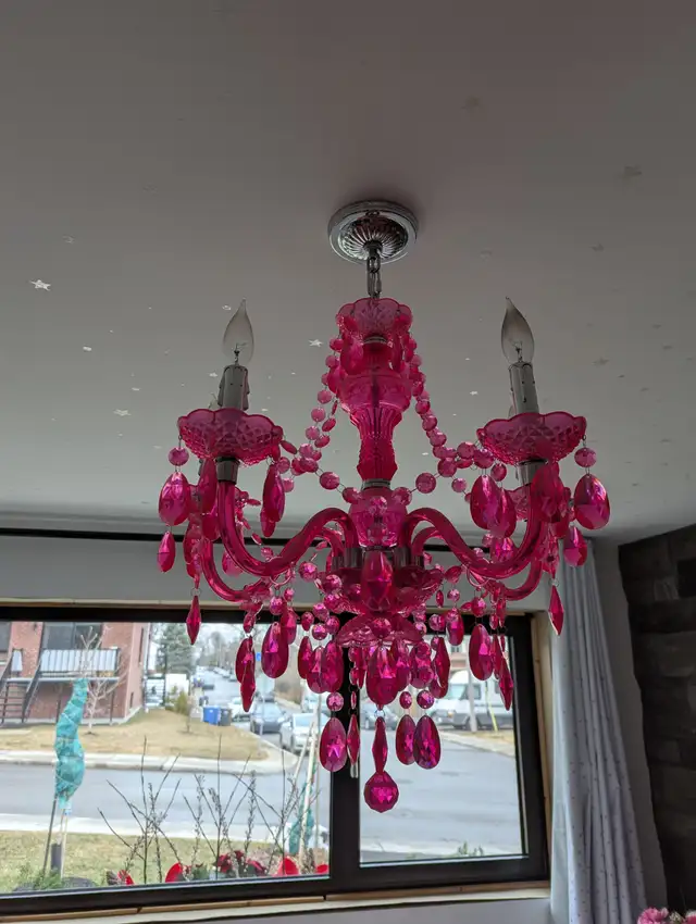 Chandelier électrique rose in Indoor Lighting & Fans in Laval / North Shore - Image 3