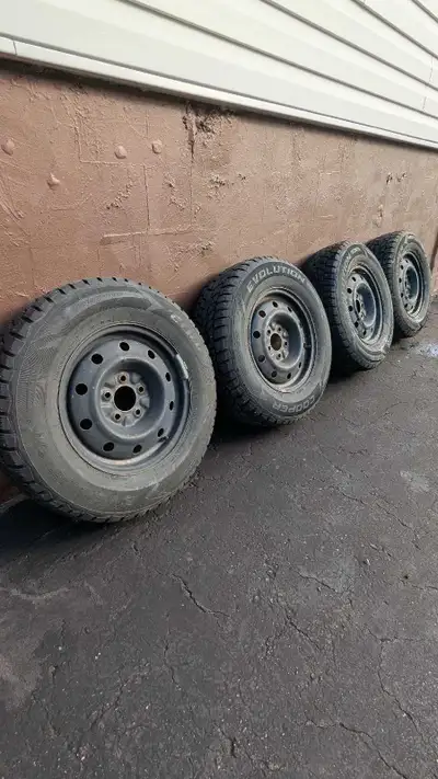 Brand new winter tires on rims. Only 500km on them! Came from our now departed Dodge Caravan '07. Si...