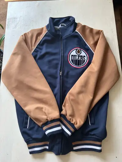 Selling an Edmonton Oilers jacket in great condition, perfect for showing off your team pride. This...