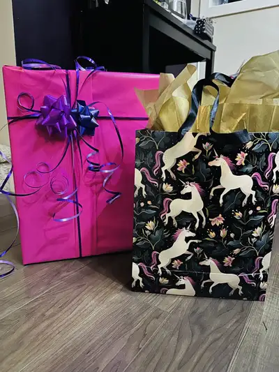 Gift wrapping services, View more