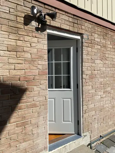 Basement Apartment – Private Rooms for Rent (Females Only) Location: McKnight Dr, Morningside & Shep...