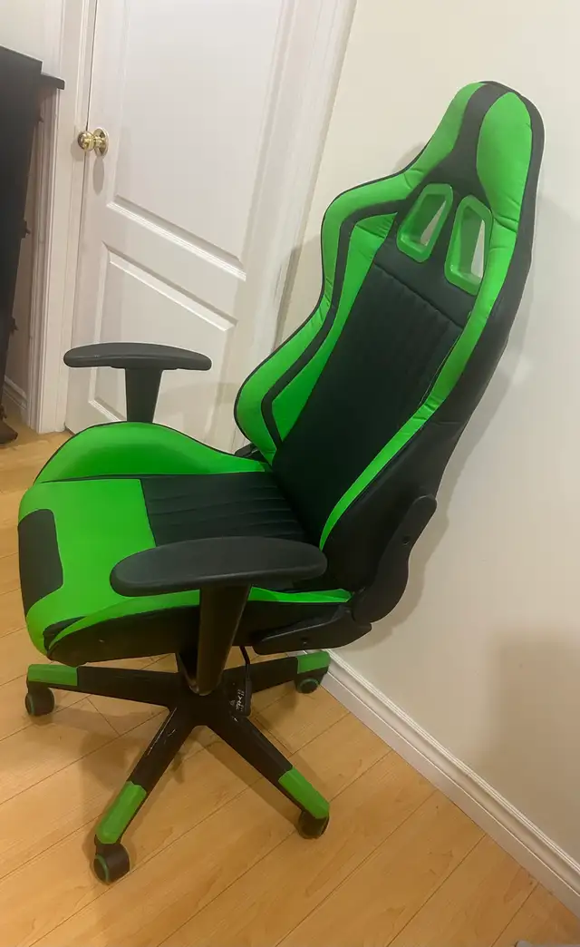  Game chair in Chairs & Recliners in Markham / York Region - Image 4
