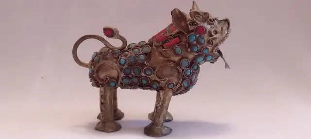 Antique Jeweled Brass Foo Dog  Figurine in Arts & Collectibles in Barrie - Image 2
