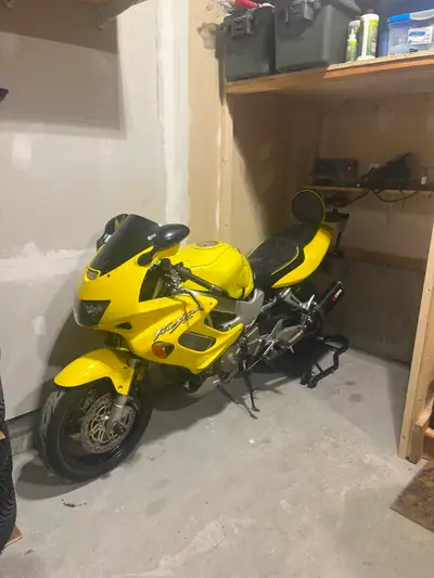Stunning VTR, fully decked out. CF cans (OEM come with the bike), Corbin seat with back rest (OEM co...