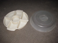 Rubbermaid 7 Sectioned Party Serving Tray / Container with Lid