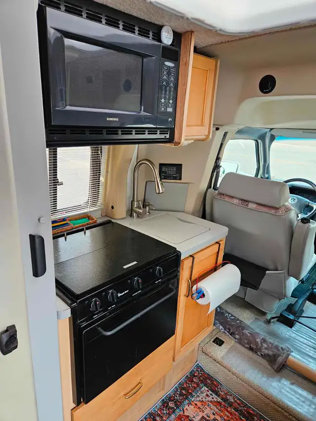 Rialta Volkswagen 2002 Winnebago in RVs & Motorhomes in Québec City - Image 7