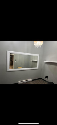 Room for rent in busy salon 