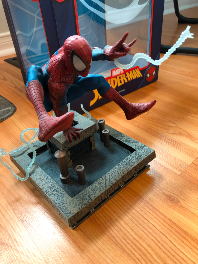 LIKE NEW Spider-Man (90s version) Diamond Gallery PVC Statue in Arts & Collectibles in Cambridge - Image 2