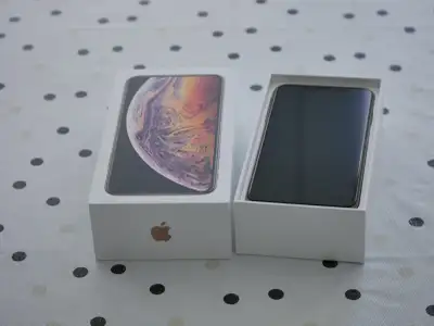 iPhone XS Max gold 64gb like new, View more