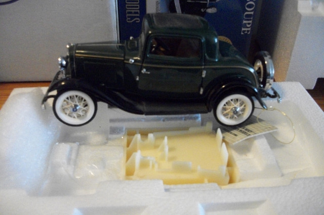 Franklin Mint 1/24 Scale Die Cast 32 Ford Deuce Coupe in Hobbies & Crafts in Medicine Hat