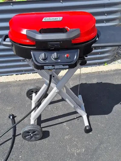 Only used about 6 times. In very good condition. Can use the small green propane bottles or a big ta...