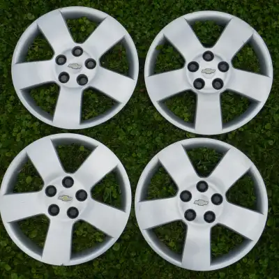 16" Chevrolet Wheel Covers These OEM wheel covers screw onto the external thread of the lug nut; the...