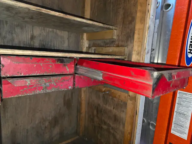 4 Steel Drawers Wood Bench Tool Cabinet With Lock And Key in Tool Storage & Benches in Windsor Region - Image 4