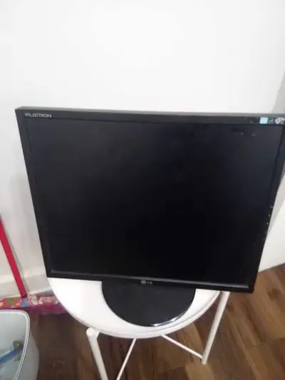 LG 19" LCD Monitor. Display diagonal: 48.3 cm (19"), Display resolution: 1280 x 1024 pixels, Respons...