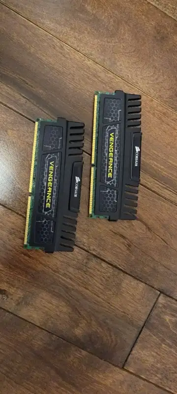 Corsair Vengeance 8GB (2x4 GB) DDR3 1600MHz (PC3 12800) Memory in System Components in Mississauga / Peel Region - Image 2