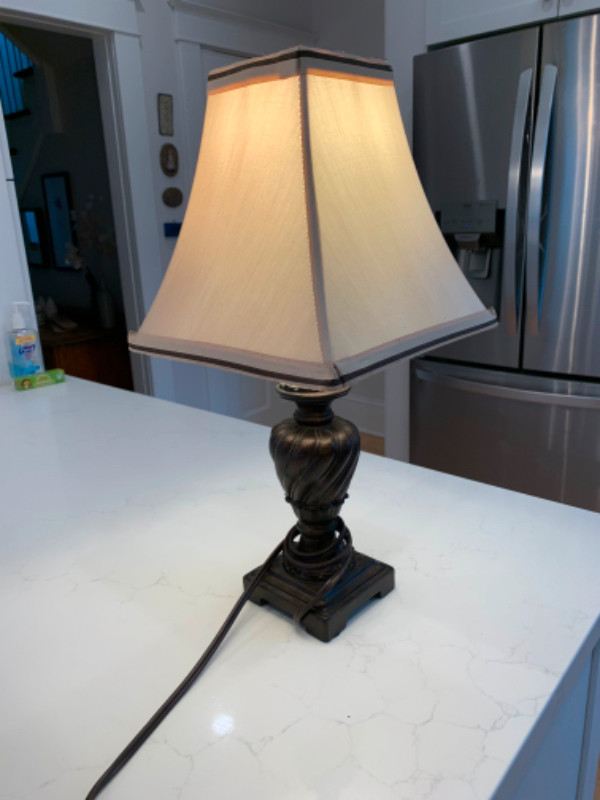 Table lamp in Indoor Lighting & Fans in City of Halifax - Image 2