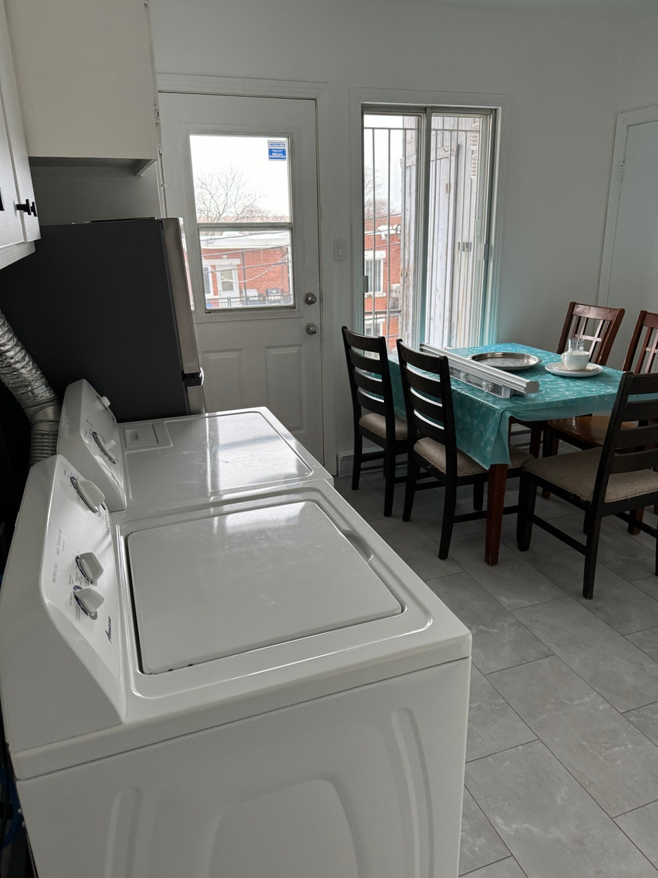 *rabais 240$/mois*24_Villeray 3 1/2  inclu WIFI, electroménagers 3