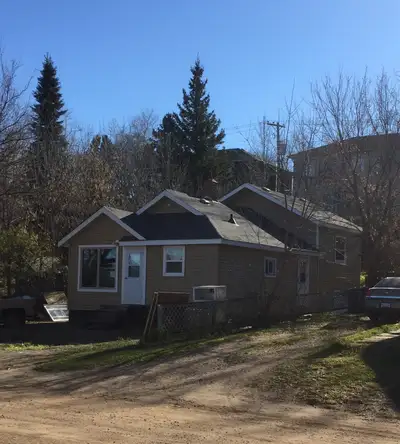3 bedroom house good west flat location