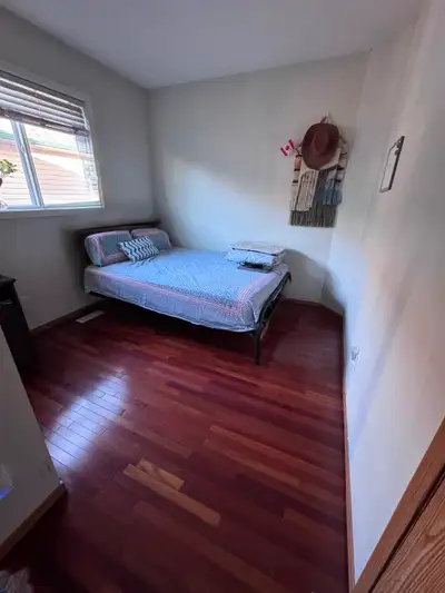 Private Bedroom for Rent – Saddletowne, Calgary A private bedroom is available in a clean, fully fur...