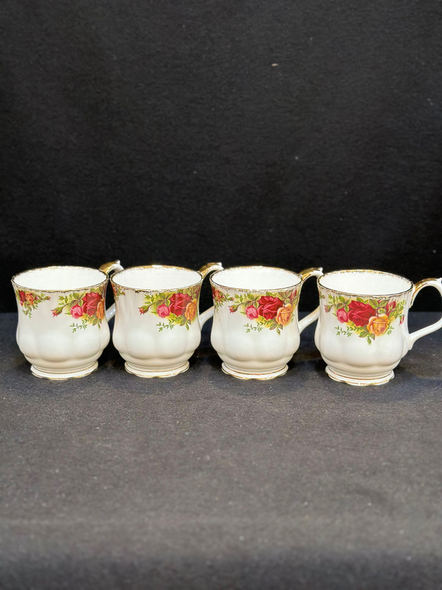 4 tea / coffee mugs Old Country Roses Royal Albert $49 for mugs, in Kitchen & Dining Wares in Oakville / Halton Region - Image 3