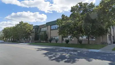 438 Rue Isabey, Saint-Laurent Call or text (514) 701-5014 ———- Rent from $399/mo Unit Size: 100 ft²...