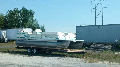 25 ft pontoon boat with 125 horsepower force. Needs finishing. Was going to be just a bird but there...