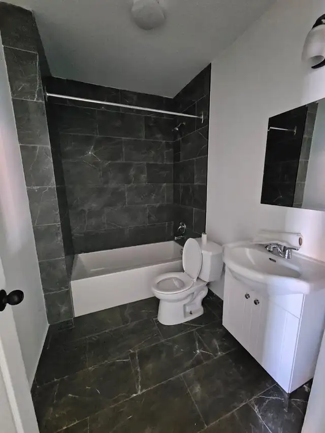 For Rent 6 1/2 apartment 2nd floor - Heating included - Plateau